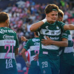 Jiménez marca doblete y le da a Santos Laguna el triunfo ante San Luis