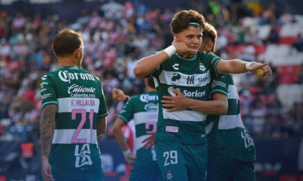 Jiménez marca doblete y le da a Santos Laguna el triunfo ante San Luis