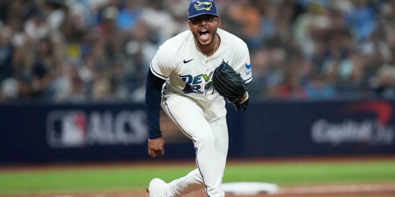 Peralta y Hicks impulsan victoria 3-1 de Rays ante Guardianes para igualar la Serie de Campeonato