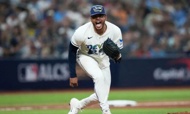 Peralta y Hicks impulsan victoria 3-1 de Rays ante Guardianes para igualar la Serie de Campeonato