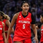 Angel Reese registra 30 puntos y 16 rebotes en la victoria de las Dream por 79-65 sobre las Valkyries, igualando las Finales de la WNBA 1-1.