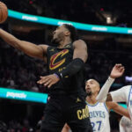 Mitchell anota 26 y Cavaliers remontan para vencer a Timberwolves 127-125 en prórroga