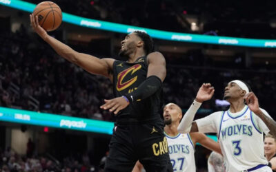Mitchell anota 26 y Cavaliers remontan para vencer a Timberwolves 127-125 en prórroga