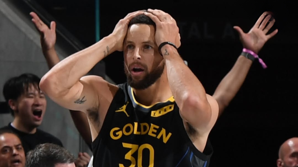 Stephen Curry anota 31 puntos y se impone en el duelo a Luka Doncic, mientras los Warriors remontan para vencer a los Lakers por 112-95