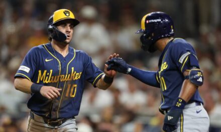 Los Brewers eliminan a los Padres con una victoria de 3-1 en el cuarto juego y avanzan a una revancha de la NLCS contra los Dodgers.