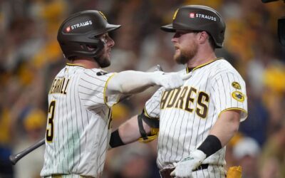 Los Padres evitan la eliminación y vencen a los Brewers 4-3 en el tercer juego de la NLDS gracias al jonrón de Cronenworth y la labor de relevo de King.