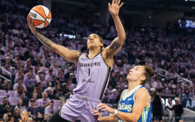 Gabby Williams anota 19 puntos y las Valkyries remontan una desventaja de 16 para vencer a las Wings 77-73 y alcanzar las semifinales de la WNBA.
