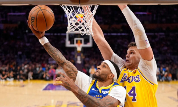 Walker Kessler tiene un debut perfecto con los Lakers al acertar sus 12 tiros en la victoria por 127-105 sobre los Warriors