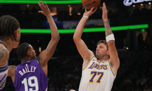 Luka Doncic anota 52 puntos —la mayor cantidad en la temporada de la NBA— en la victoria de los Lakers sobre los Jazz