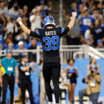 Jake Bates patea gol de campo de 22 yardas al expirar el tiempo y Lions vencen 20-17 a Packers