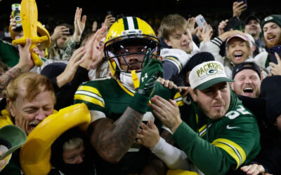 Love lanza 3 pases de touchdown y los Packers vencen a los Panthers 27-19