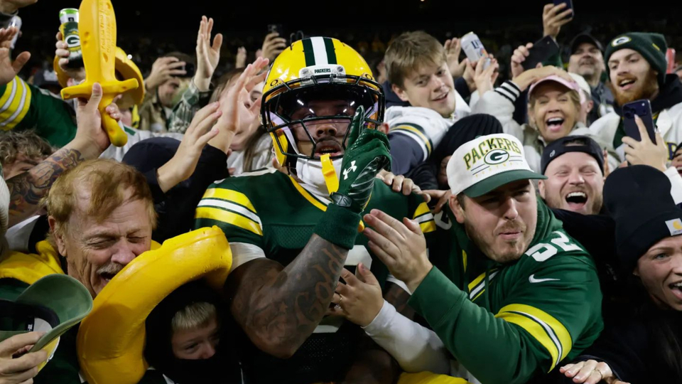 Love lanza 3 pases de touchdown y los Packers vencen a los Panthers 27-19