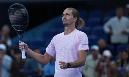 Zverev asegura el número 1 de fin de año tras derrota de Alcaraz y lesión de Sinner