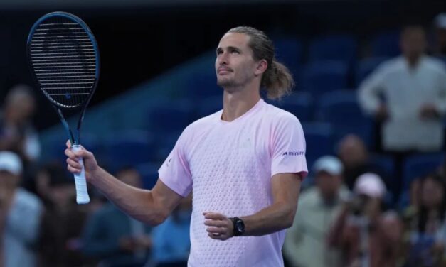 Zverev asegura el número 1 de fin de año tras derrota de Alcaraz y lesión de Sinner