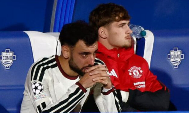 Carrick respalda a Bruno Fernandes como capitán del Manchester United en plena crisis