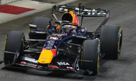 Verstappen obtiene la pole para el sprint de F1 en Singapur y Russell recorta a Antonelli