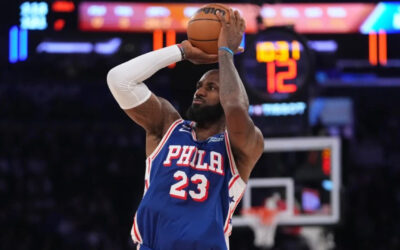 Trump arremete contra LeBron James por no quedarse quieto durante interpretación del himno