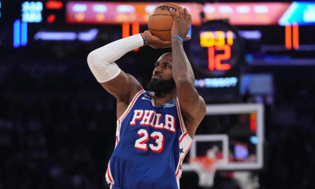Trump arremete contra LeBron James por no quedarse quieto durante interpretación del himno