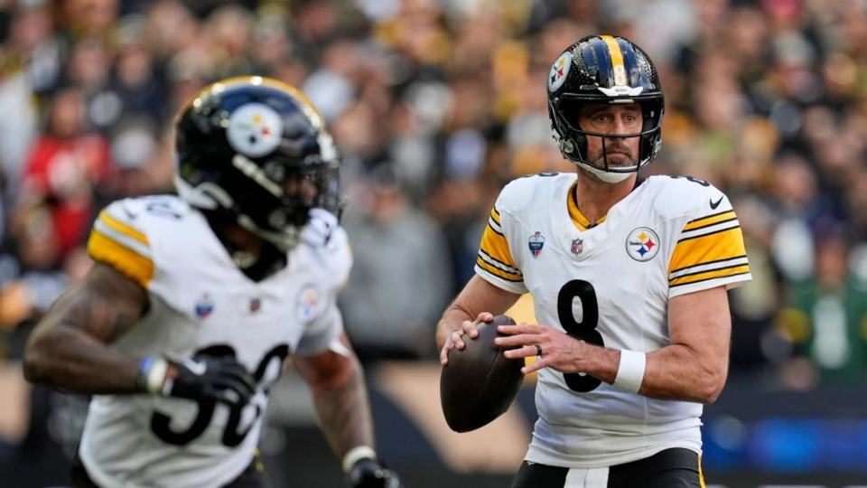 Rodgers lanza pase de TD en París y Steelers vencen 16-10 a Saints en debut de NFL en Francia