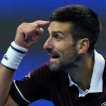  Djokovic remonta, vence al local Bu y avanza a cuartos del Abierto de China