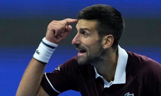  Djokovic remonta, vence al local Bu y avanza a cuartos del Abierto de China