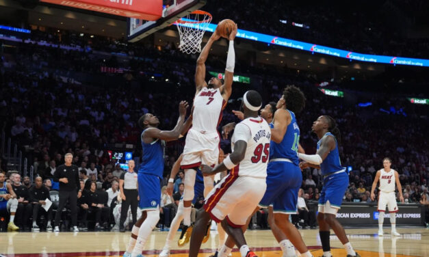 Los Wolves arrollan al Heat 131-106 y arruinan el partido inaugural de Giannis.