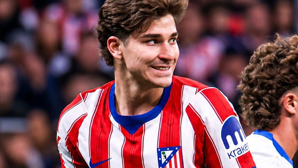 Julián Álvarez da un trabajado triunfo al Atlético contra el Dépor