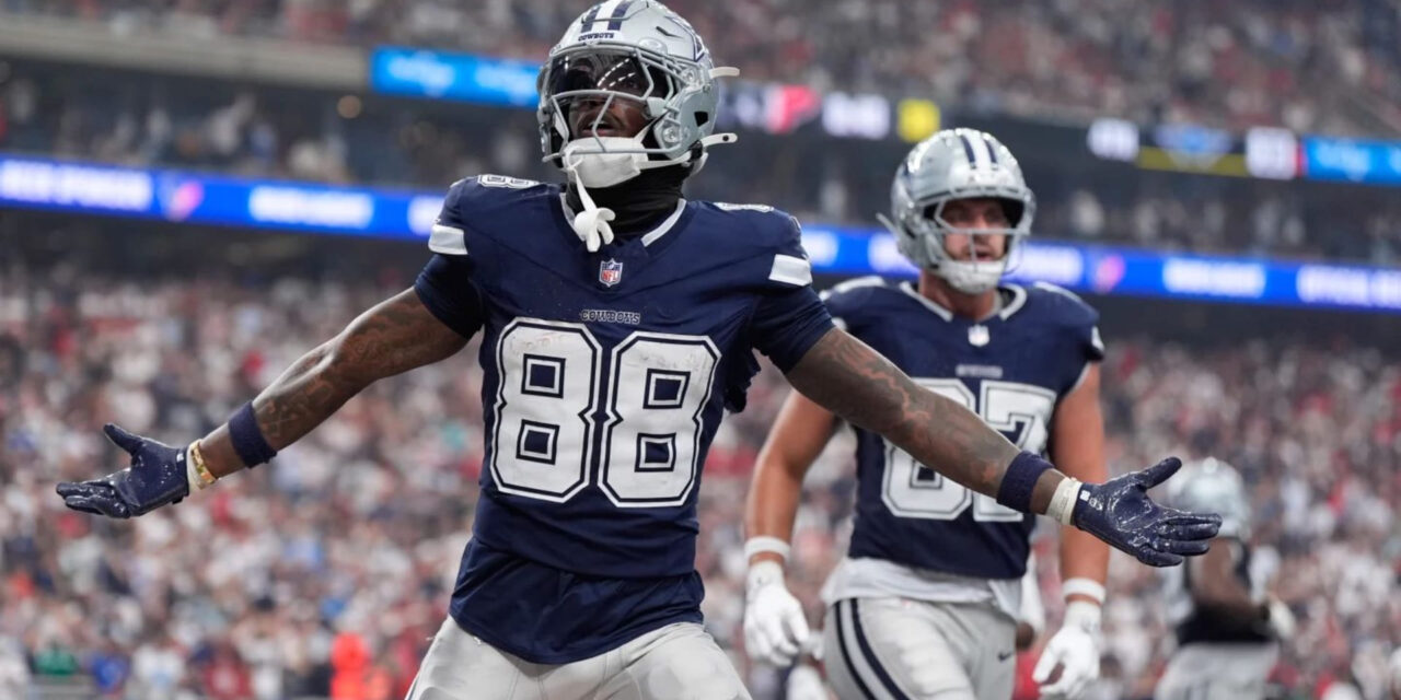 Un touchdown tardío de CeeDee Lamb culmina remontada de los Cowboys para vencer 34-30 a Texans