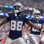 Un touchdown tardío de CeeDee Lamb culmina remontada de los Cowboys para vencer 34-30 a Texans