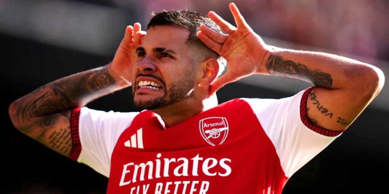 Guimarães marca un golazo y sella la remontada del Arsenal sobre Leeds