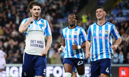 Coventry arrolla a Newcastle para sumar 2 triunfos seguidos en la Liga Premier