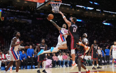 Los Pistons arrollan a los Heat por 128-111, agravando los problemas defensivos de Miami en este inicio de temporada.
