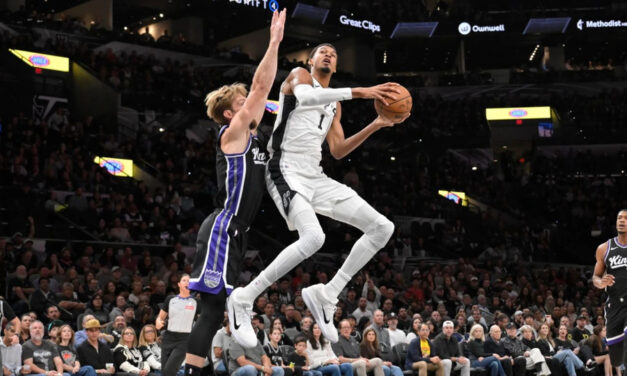 Los 29 puntos y 10 rebotes de Wembanyama impulsan a los Spurs en una victoria por 130-103 sobre los Kings