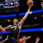 Giannis Antetokounmpo registra 24 puntos y 18 rebotes en la victoria de los Heat sobre los Hawks por 129-117, su primer triunfo.