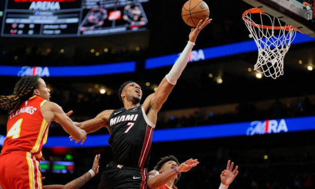Giannis Antetokounmpo registra 24 puntos y 18 rebotes en la victoria de los Heat sobre los Hawks por 129-117, su primer triunfo.