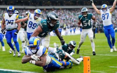Rams remontan una desventaja de 10 puntos en el último cuarto, liderados por Stafford y Williams, para vencer a los Eagles 24-20.