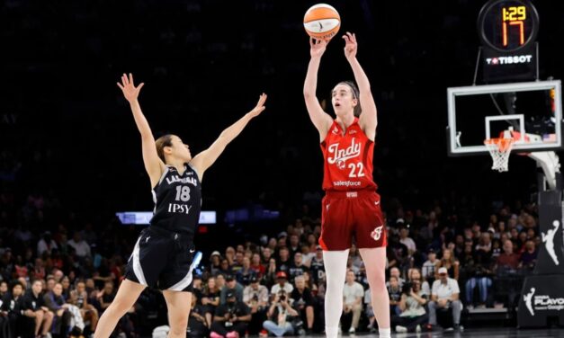 Caitlin Clark denuncia los mensajes de odio que, según su compañera de equipo de Fever, Kelsey Mitchell, recibió.