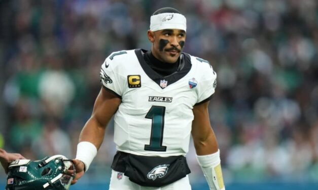 Eagles descartan al quarterback Jalen Hurts para el domingo ante Carolina