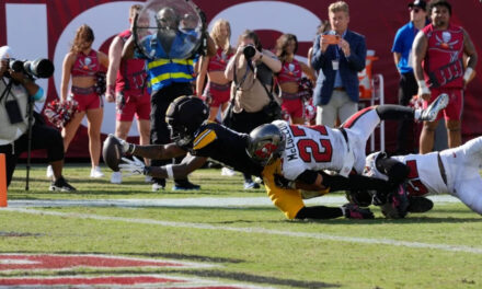 Rodgers lanza 2 pases de touchdown en la recta final y los Steelers protagonizan remontada para vencer a los Buccaneers