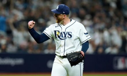 Rasmussen mantiene el juego sin hits durante 7 entradas y 2/3; los Rays inauguran la Serie Divisional de la Liga Americana con una victoria de 1-0 sobre los Yankees.