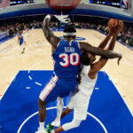 James, Embiid y Maxey impulsan remontada de 76ers de 29 puntos para vencer 114-106 a Cavs