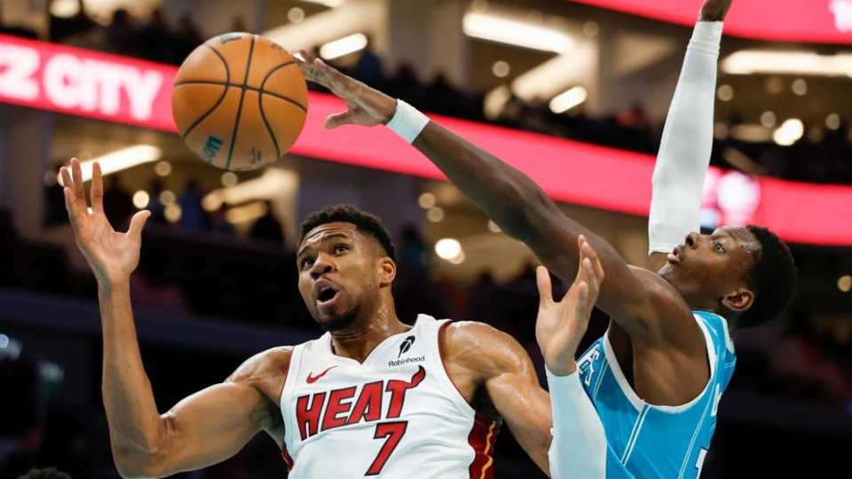 los Hornets vencen por 115-110 a un Heat sin triunfos