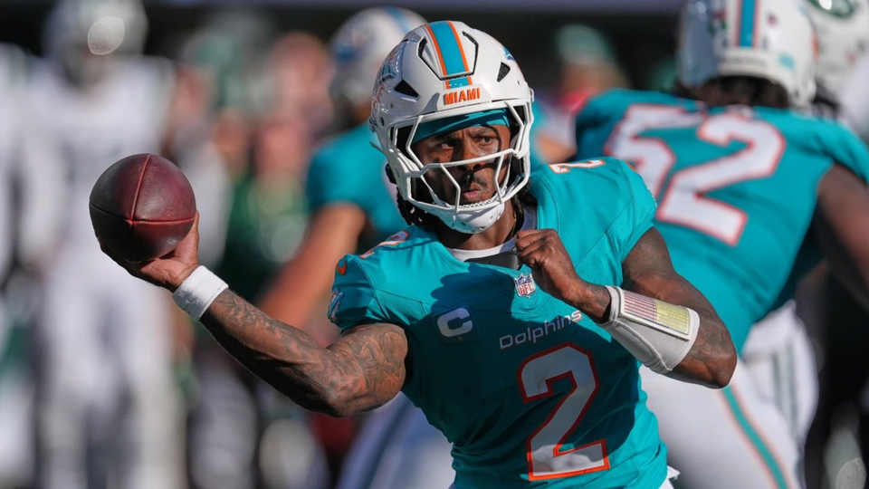 Malik Willis impulsa la primera victoria de los Dolphins, conteniendo una reacción tardía de los Jets por 28-25