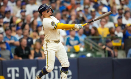 Brewers vencen 7-4 a los Dodgers y toman ventaja 2-0 en la Serie de Campeonato de la Nacional