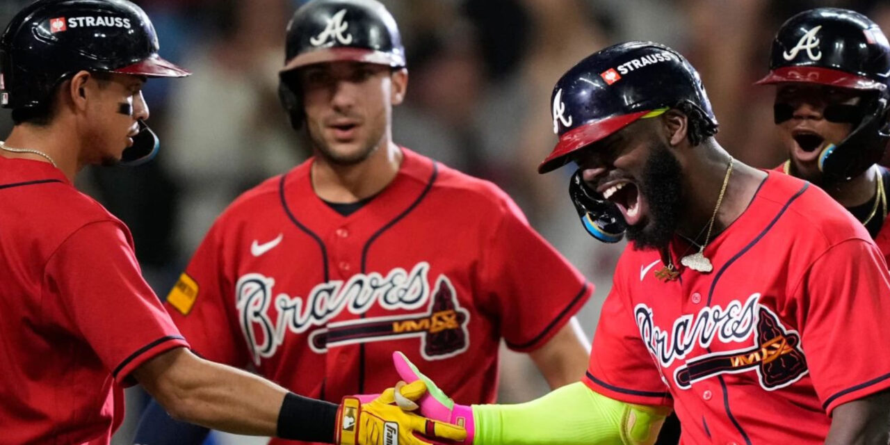Los Braves conectaron tres jonrones, incluido uno de tres carreras de Harris, para vencer a los Phillies 6-2 y asegurar el puesto de comodín.
