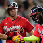 Los Braves conectaron tres jonrones, incluido uno de tres carreras de Harris, para vencer a los Phillies 6-2 y asegurar el puesto de comodín.