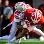 Ohio State, número 4, aprovecha un error de Indiana, número 5, para asegurar una victoria por 19-15