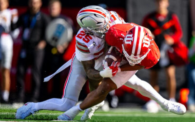 Ohio State, número 4, aprovecha un error de Indiana, número 5, para asegurar una victoria por 19-15