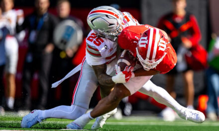 Ohio State, número 4, aprovecha un error de Indiana, número 5, para asegurar una victoria por 19-15