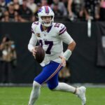 Josh Allen iguala el récord de pases de touchdown de Jim Kelly con los Bills, mientras Buffalo contiene a los Raiders 33-30